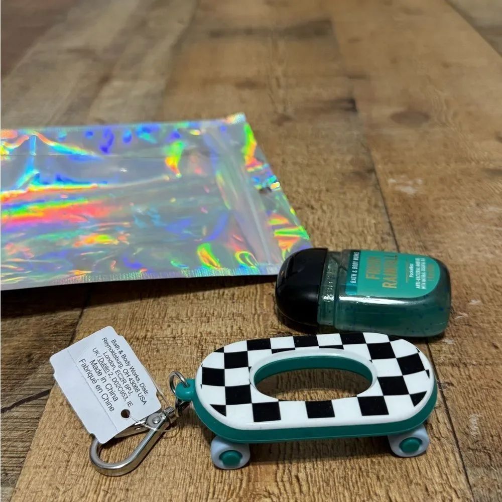 ALL NEW Skateboard PocketBac Sanitizer Holder Bath & Body Works W Sanitizer